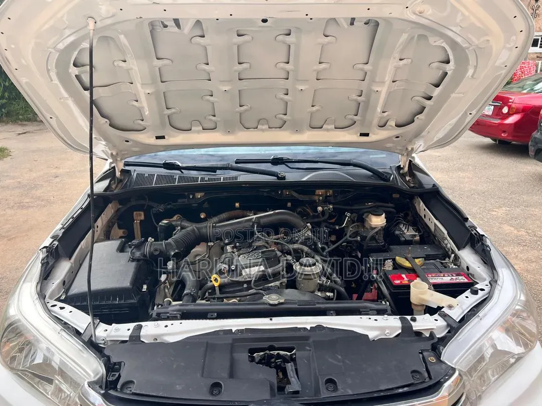 Toyota Hilux 2018 White