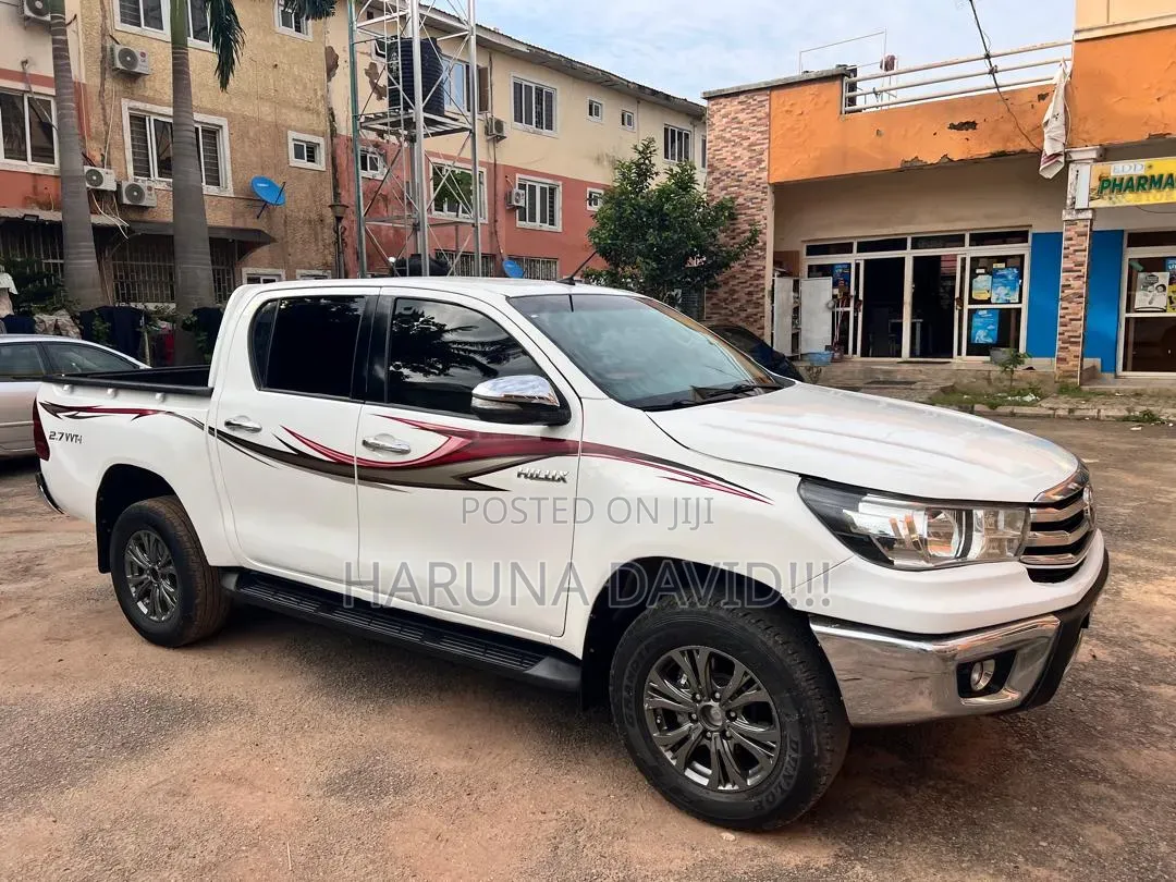 Toyota Hilux 2018 White