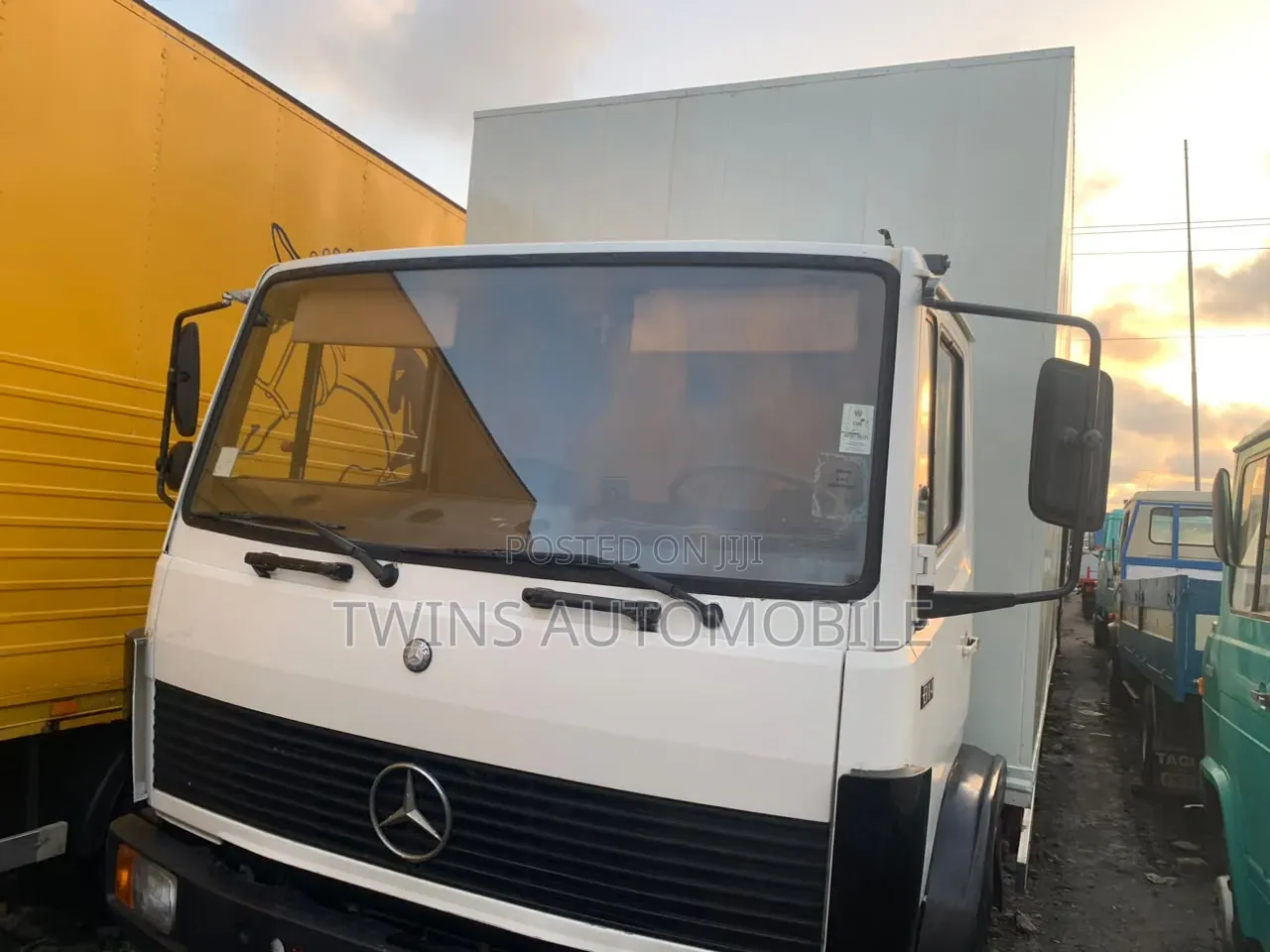 Tokunbo Mercedes 814 Box Body Container Truck 10 Tons