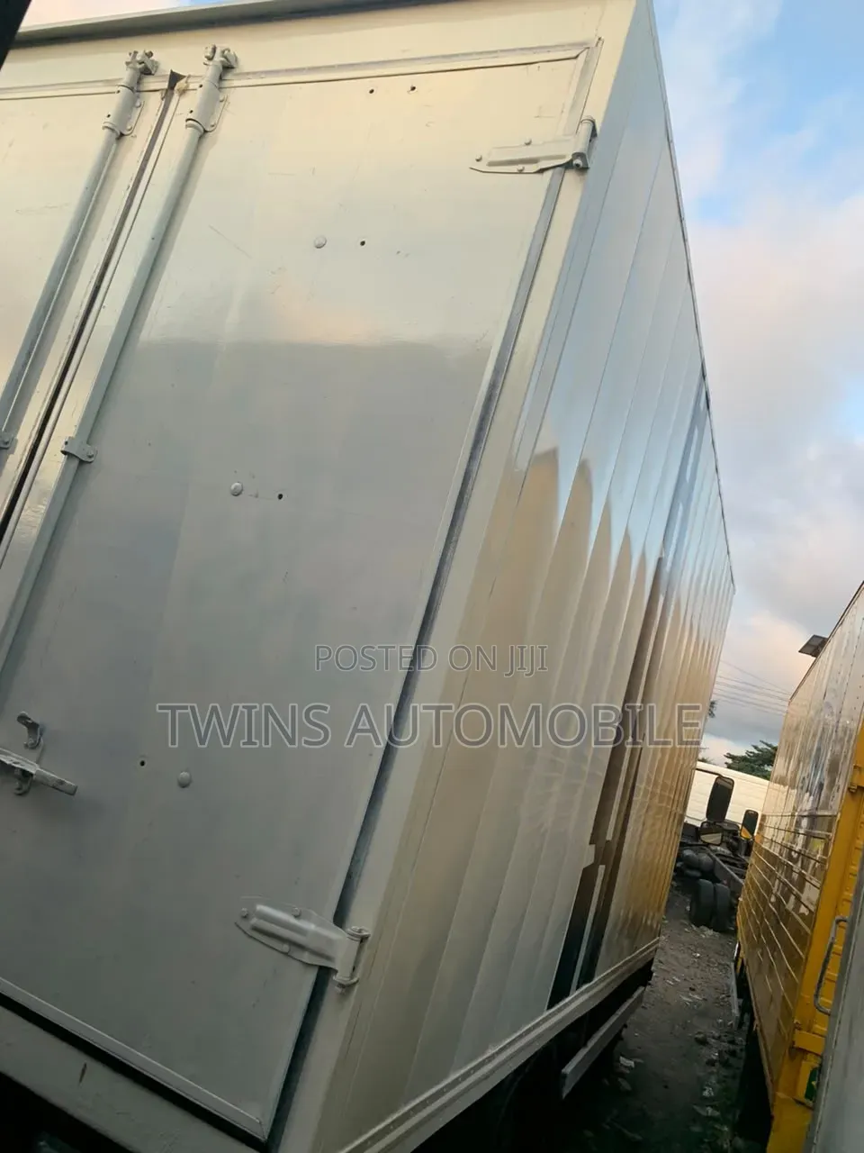 Tokunbo Mercedes 814 Box Body Container Truck 10 Tons