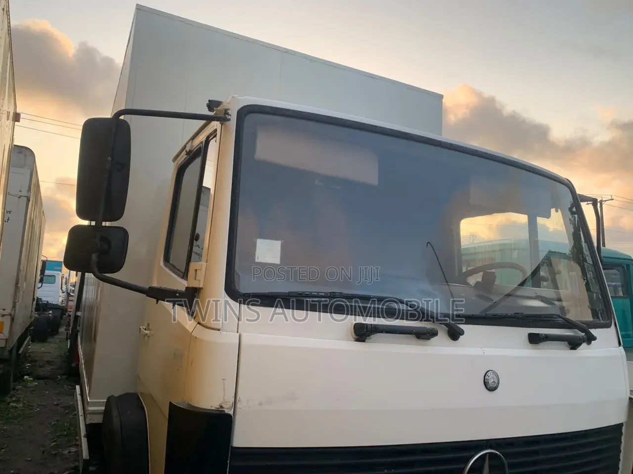 Tokunbo Mercedes 814 Box Body Container Truck 10 Tons