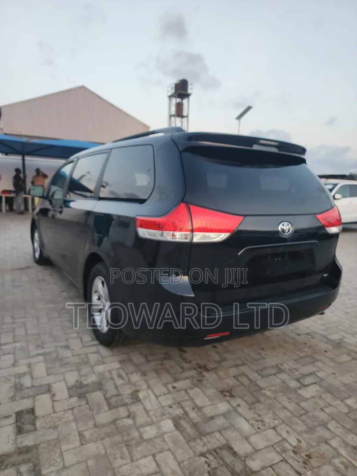 Toyota Sienna LE 8-Passenger 4dr Minivan (3.5L 6cyl 6A) 2014 Black