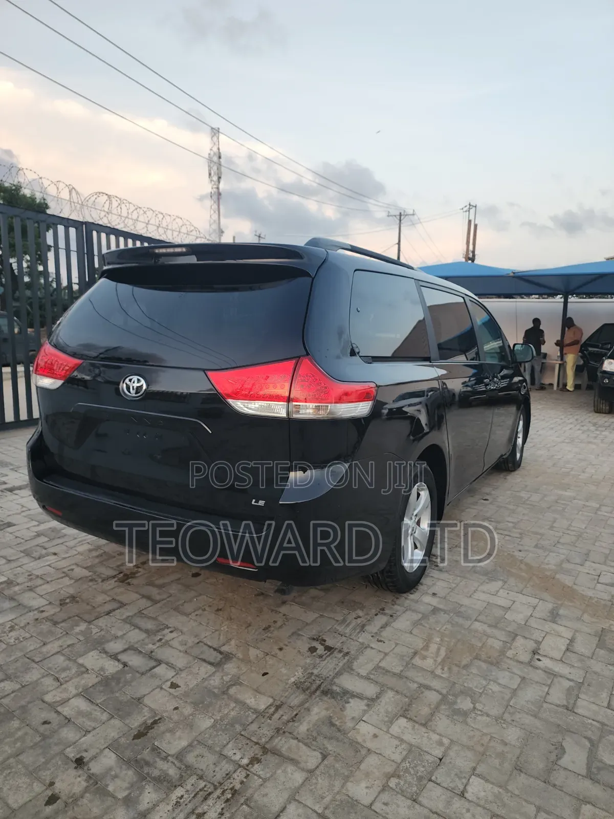 Toyota Sienna LE 8-Passenger 4dr Minivan (3.5L 6cyl 6A) 2014 Black