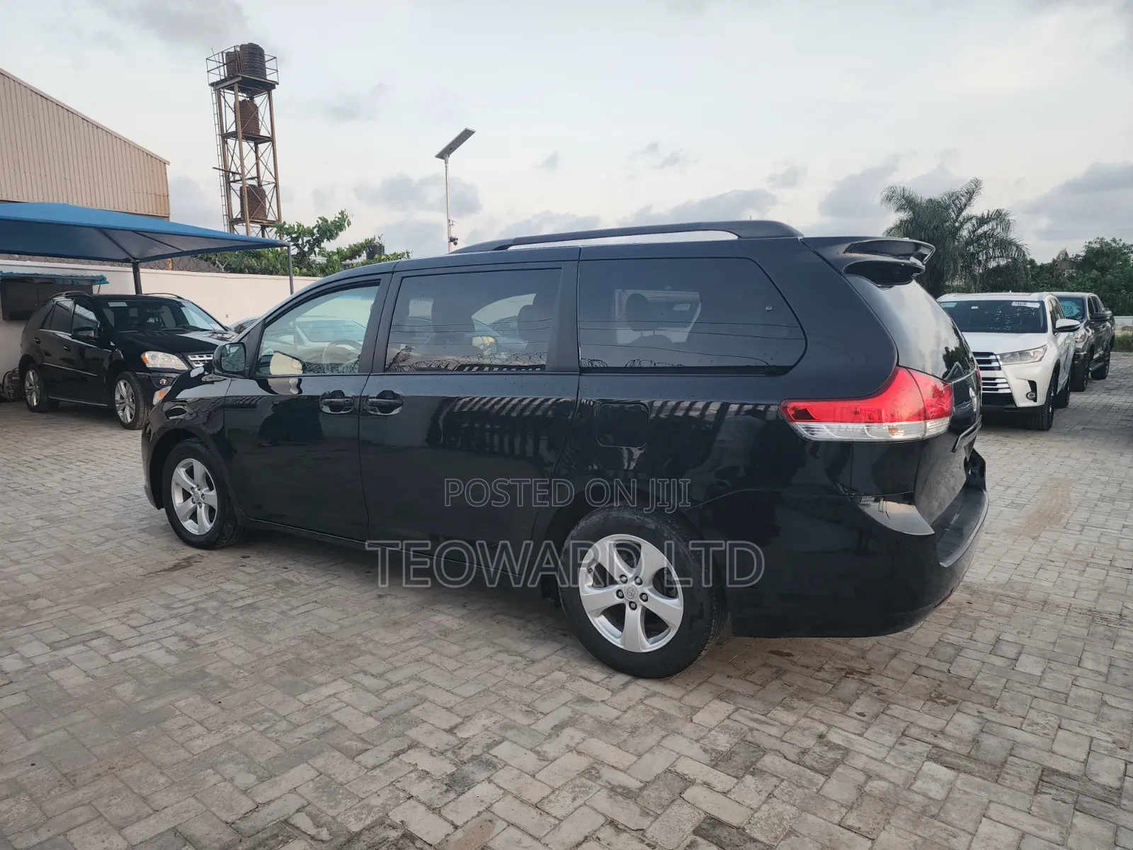 Toyota Sienna LE 8-Passenger 4dr Minivan (3.5L 6cyl 6A) 2014 Black