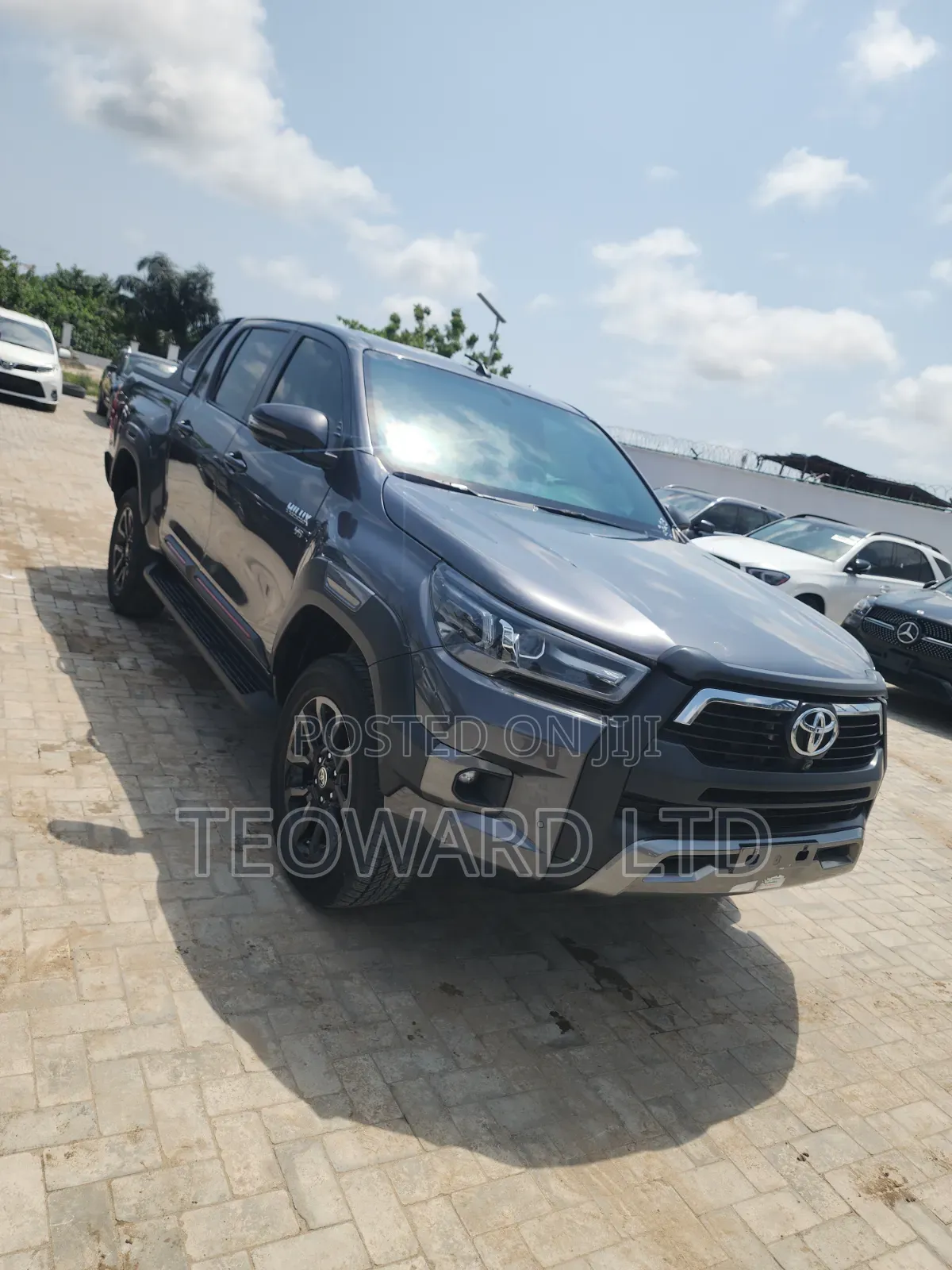 Toyota Hilux 2023 Gray