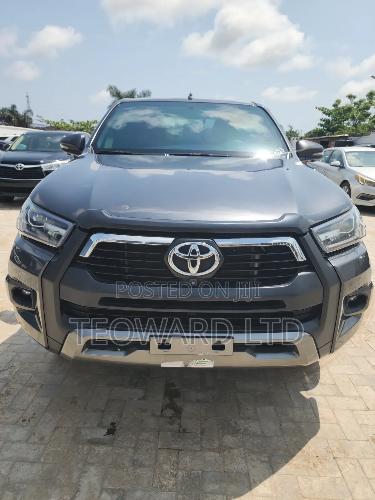 Toyota Hilux 2023 Gray