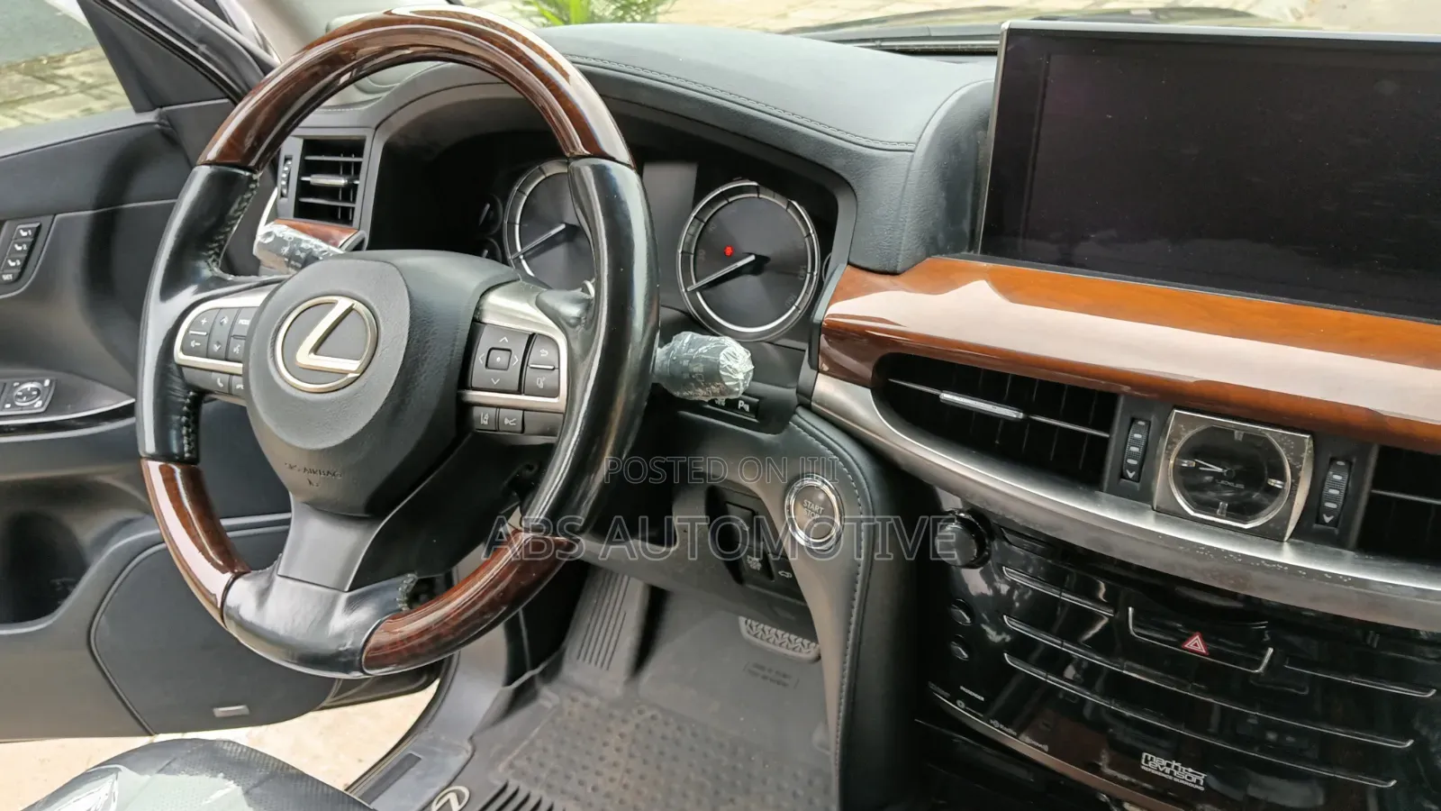 Lexus LX 570 (5 seats) AWD 2017 Matt Black