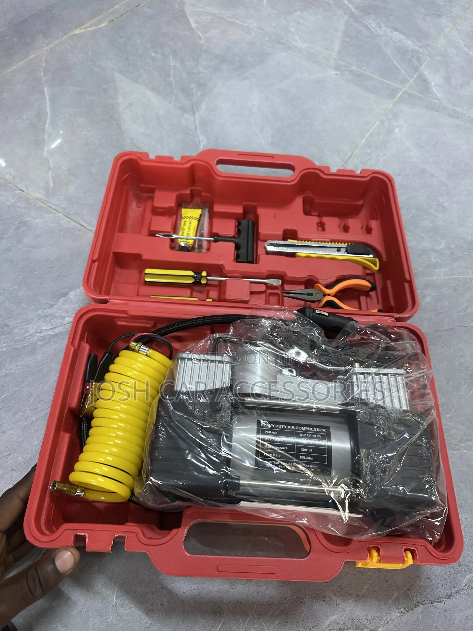 Car Electric Tyre Inflator / Heavy-Duty Air Compressor Kit. �