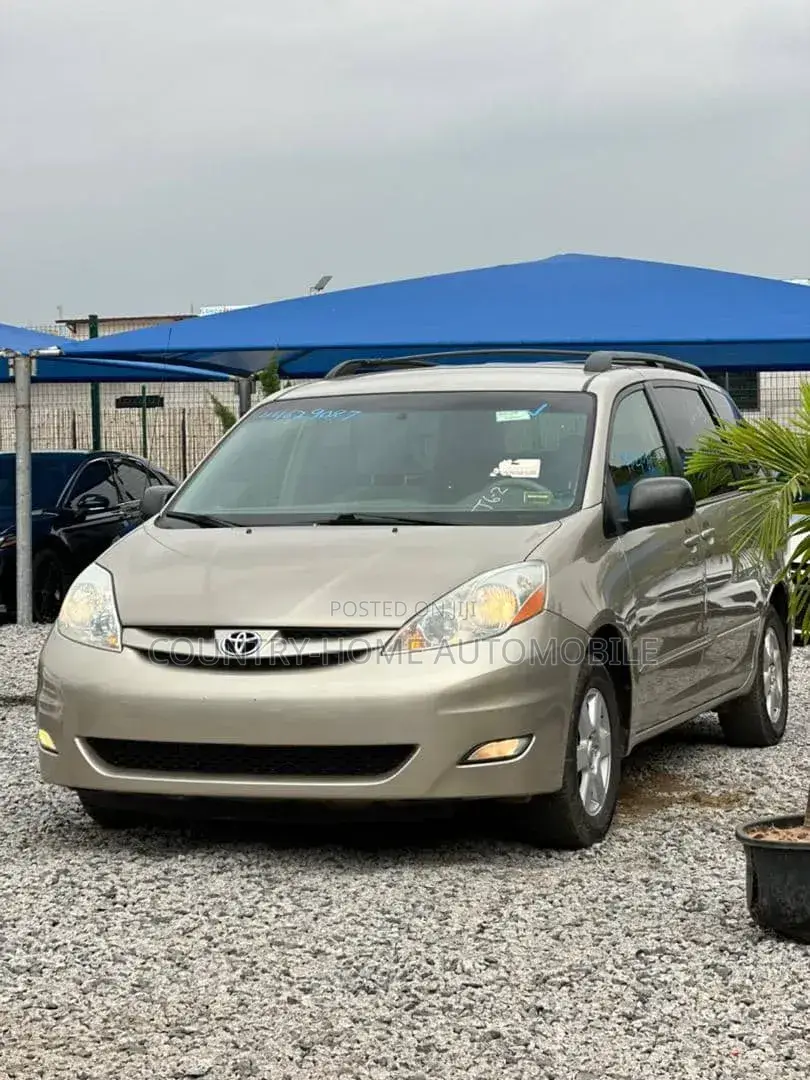 Toyota Sienna LE 4WD 2007 Gold