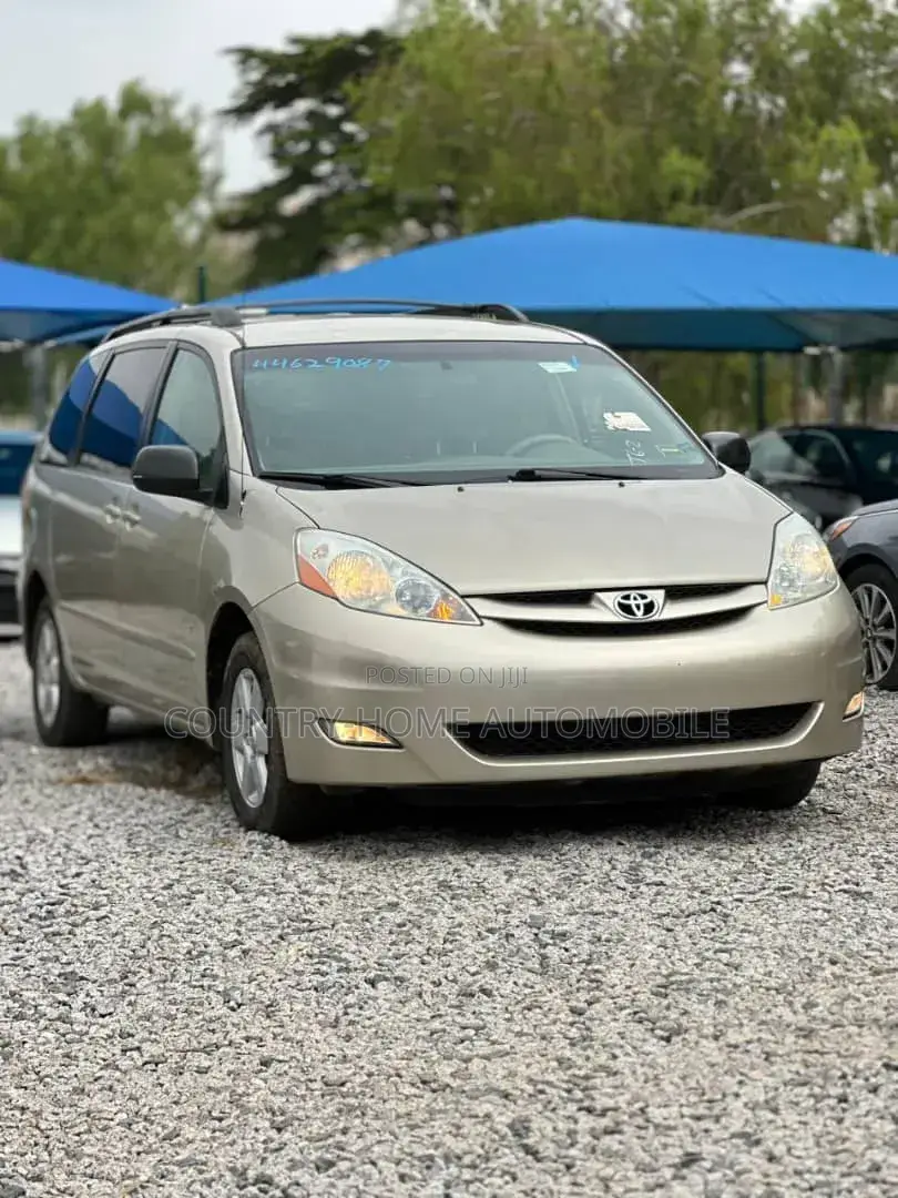 Toyota Sienna LE 4WD 2007 Gold