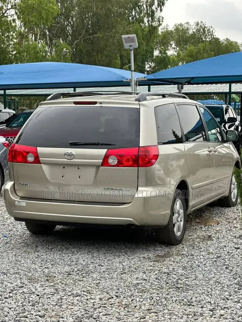Toyota Sienna LE 4WD 2007 Gold