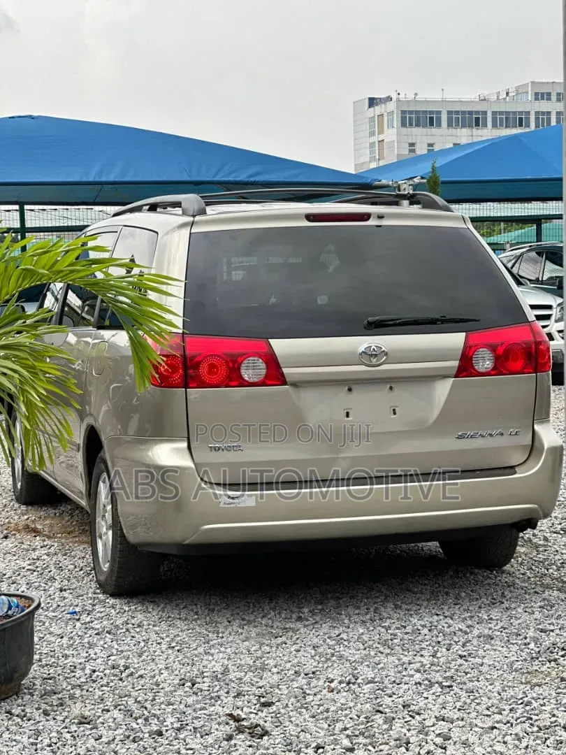 Toyota Sienna 2007 Gold