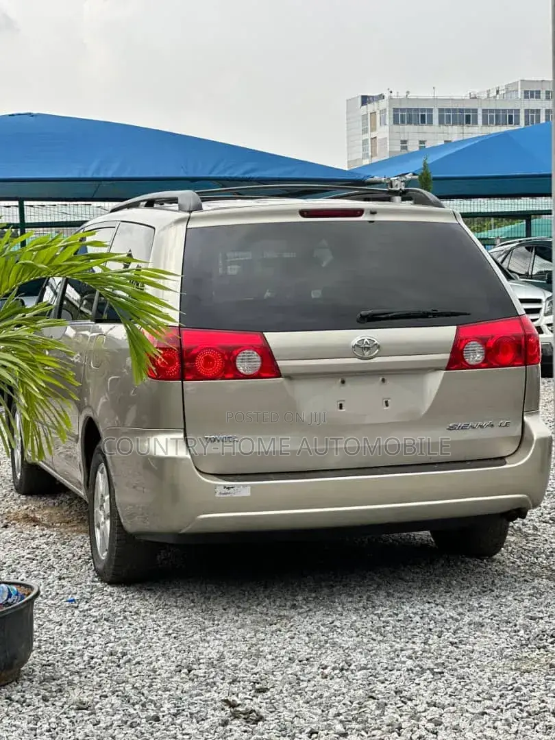 Toyota Sienna LE 4WD 2007 Gold