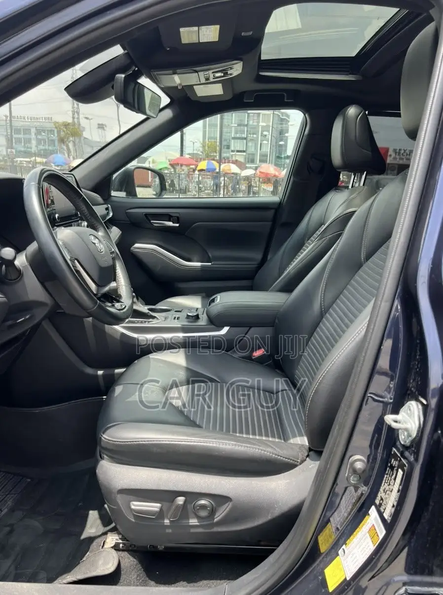 Toyota Highlander 2022 Blue