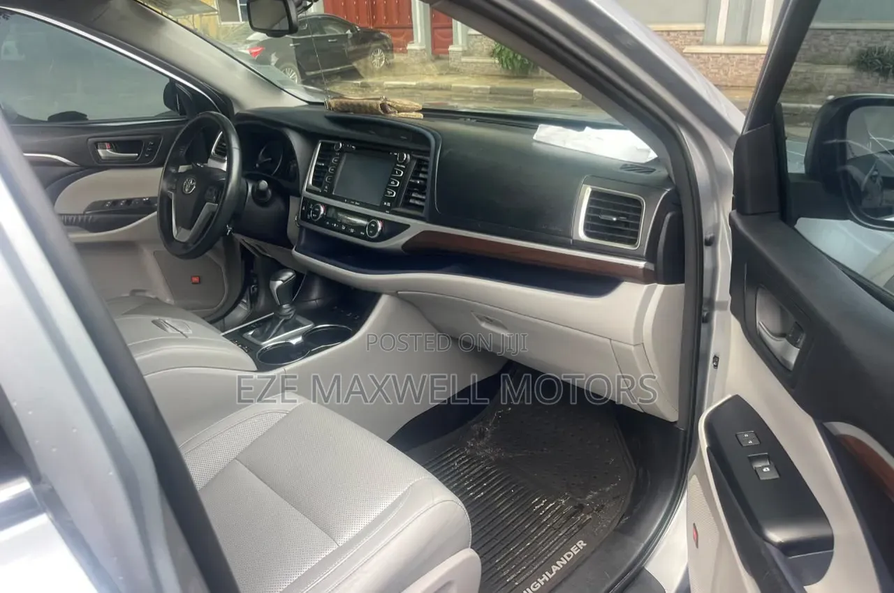Toyota Highlander Limited V6 4x2 (3.5L 6cyl 6A) 2016 Silver