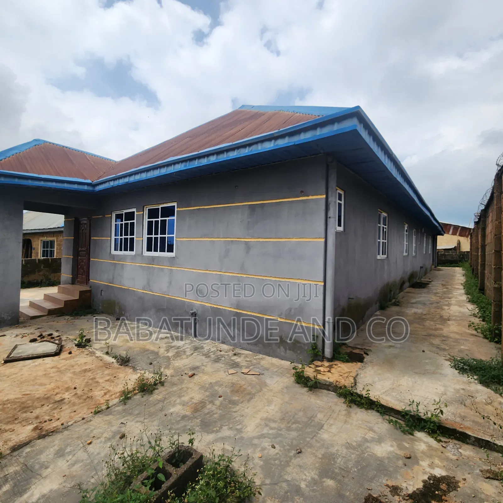 2bdrm Block of Flats in Ibadan Polytechnic/University for sale
