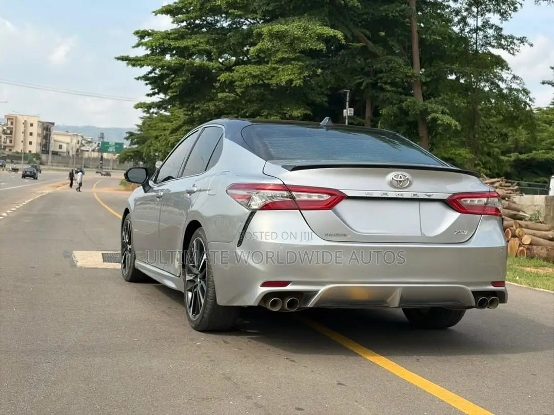 Toyota Camry 2018 Silver