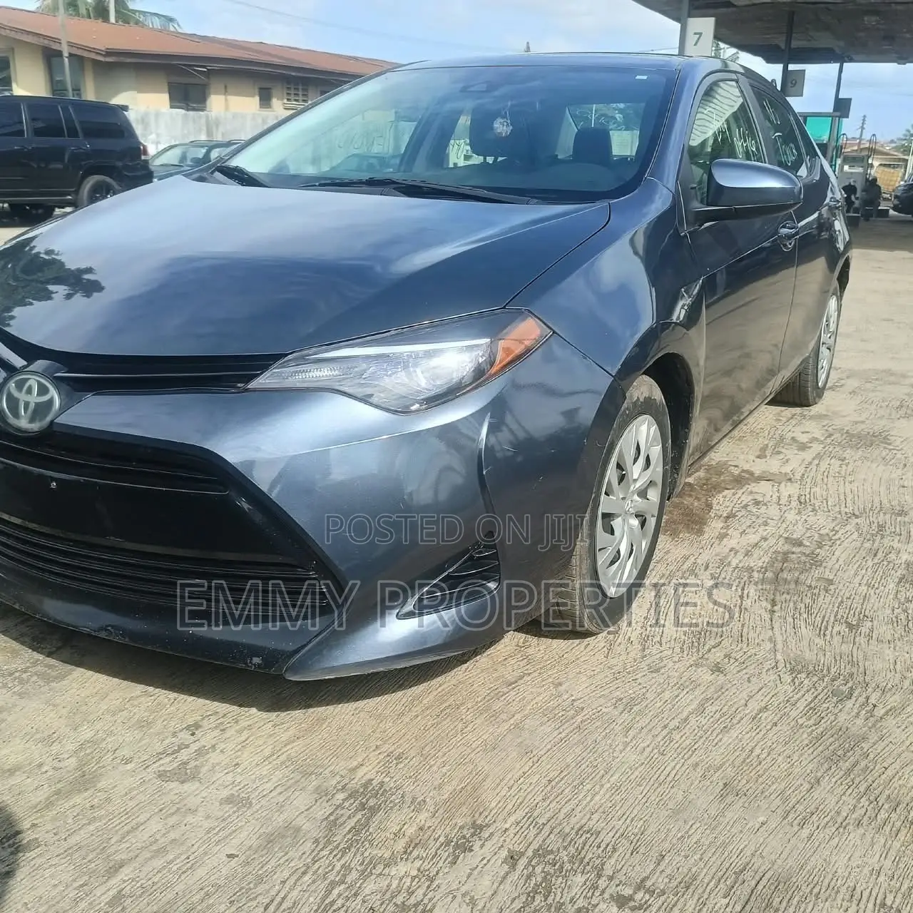 Toyota Corolla LE 4dr Sedan (1.8L 4cyl CVT) 2017 Gray