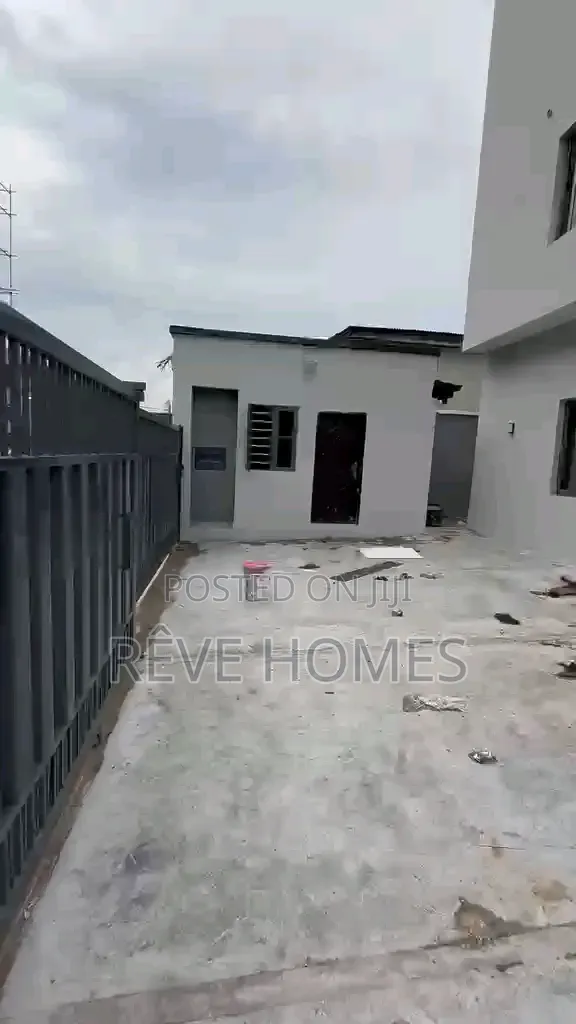 3bdrm Block of Flats in Ifako-Gbagada for sale