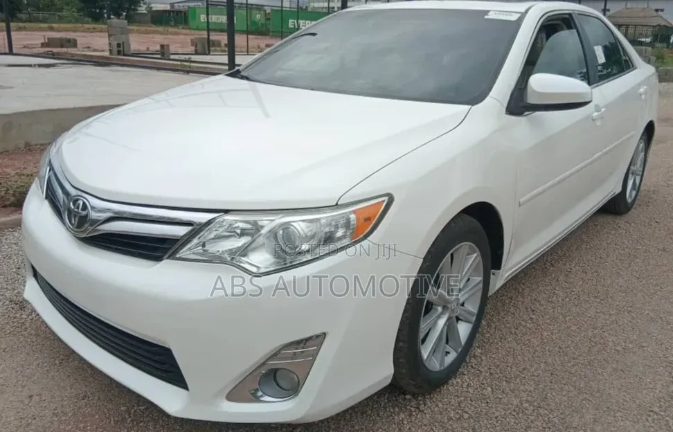 Toyota Camry XLE V6 4dr Sedan (3.5L 6cyl 6A) 2012 White