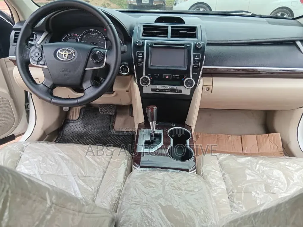 Toyota Camry XLE V6 4dr Sedan (3.5L 6cyl 6A) 2012 White