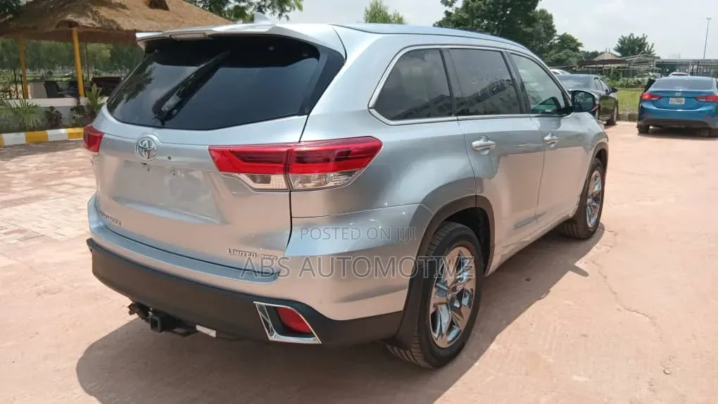Toyota Highlander Limited Platinum 4x4 V6 (3.5L 6cyl 8A) 2017 Silver