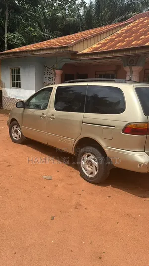 Toyota Sienta 2004 Gold