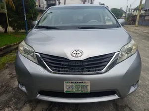 Toyota Sienna 2011 Gray