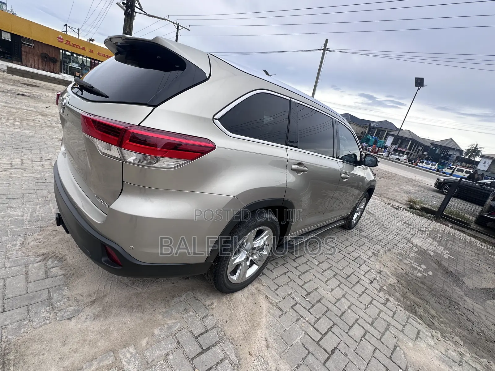 Toyota Highlander Limited 4dr SUV AWD (3.5L 6cyl 6A) 2015 Gold