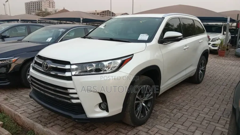 Toyota Highlander XLE V6 4x4 (3.5L 6cyl 6A) 2016 Off white