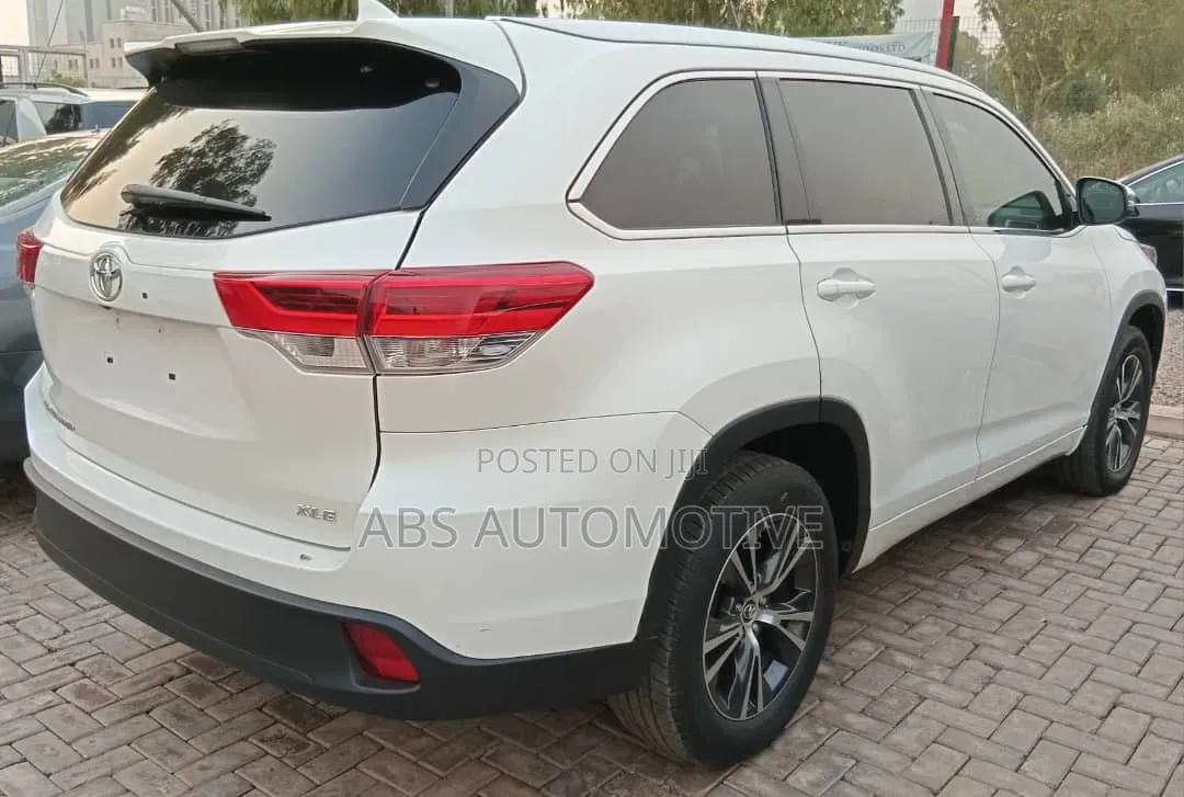 Toyota Highlander XLE V6 4x4 (3.5L 6cyl 6A) 2016 Off white