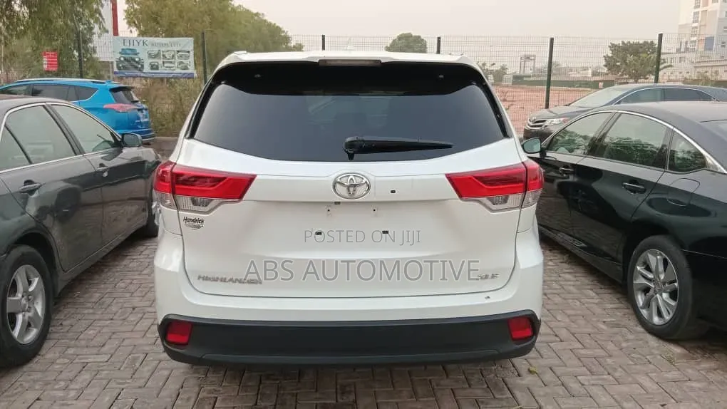 Toyota Highlander XLE V6 4x4 (3.5L 6cyl 6A) 2016 Off white