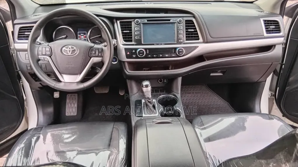 Toyota Highlander XLE V6 4x4 (3.5L 6cyl 6A) 2016 Off white