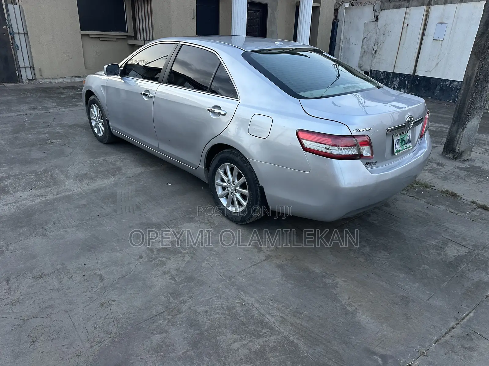Toyota Camry XLE 4dr Sedan (2.5L 4cyl 6AM) 2010 Silver
