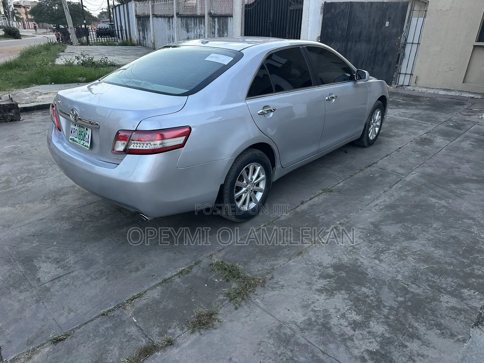Toyota Camry XLE 4dr Sedan (2.5L 4cyl 6AM) 2010 Silver