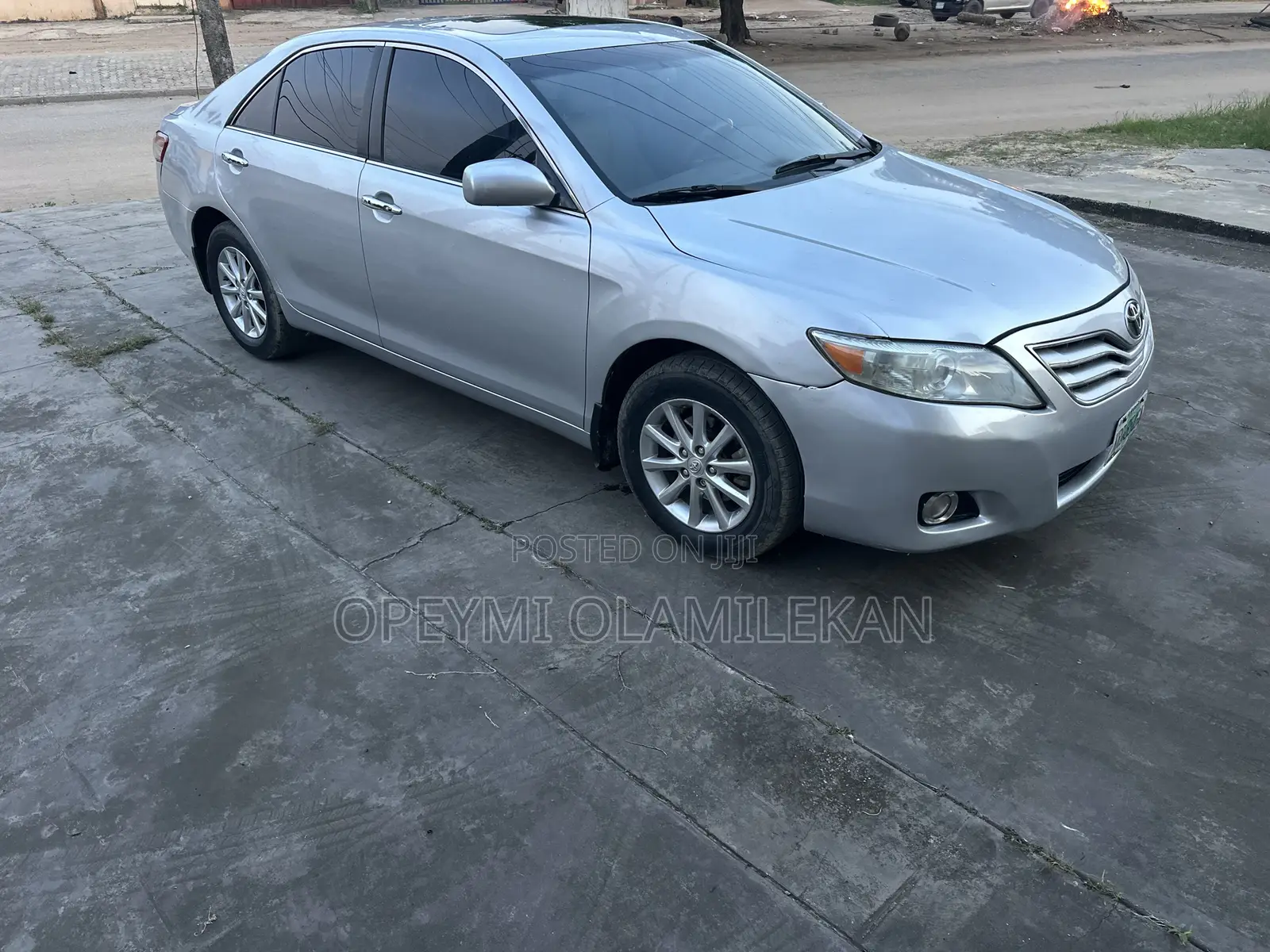 Toyota Camry XLE 4dr Sedan (2.5L 4cyl 6AM) 2010 Silver