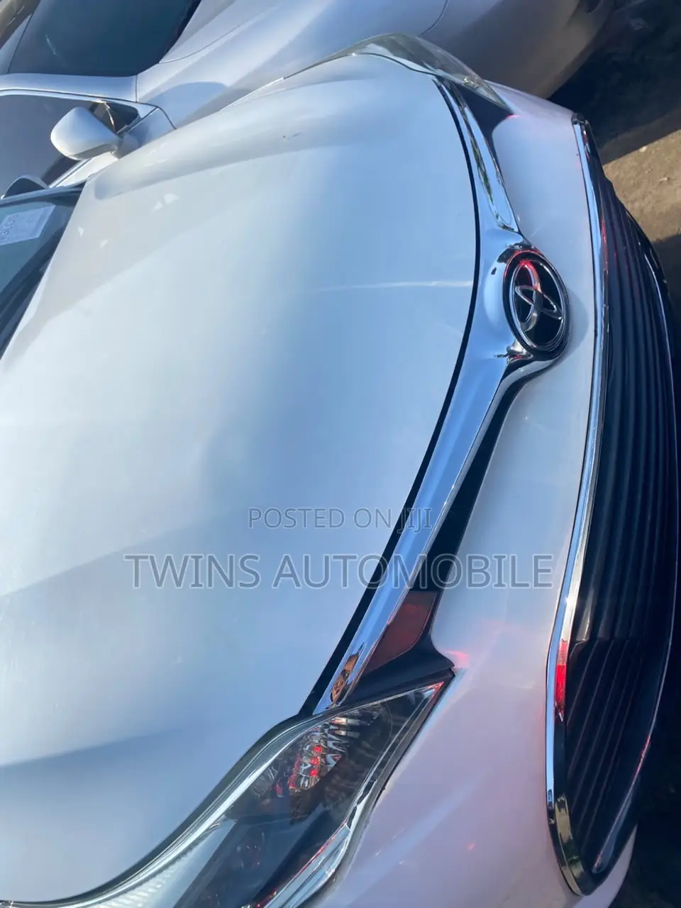 Toyota Avalon Limited 4dr Sedan (3.5L 6cyl 6A) 2015 White