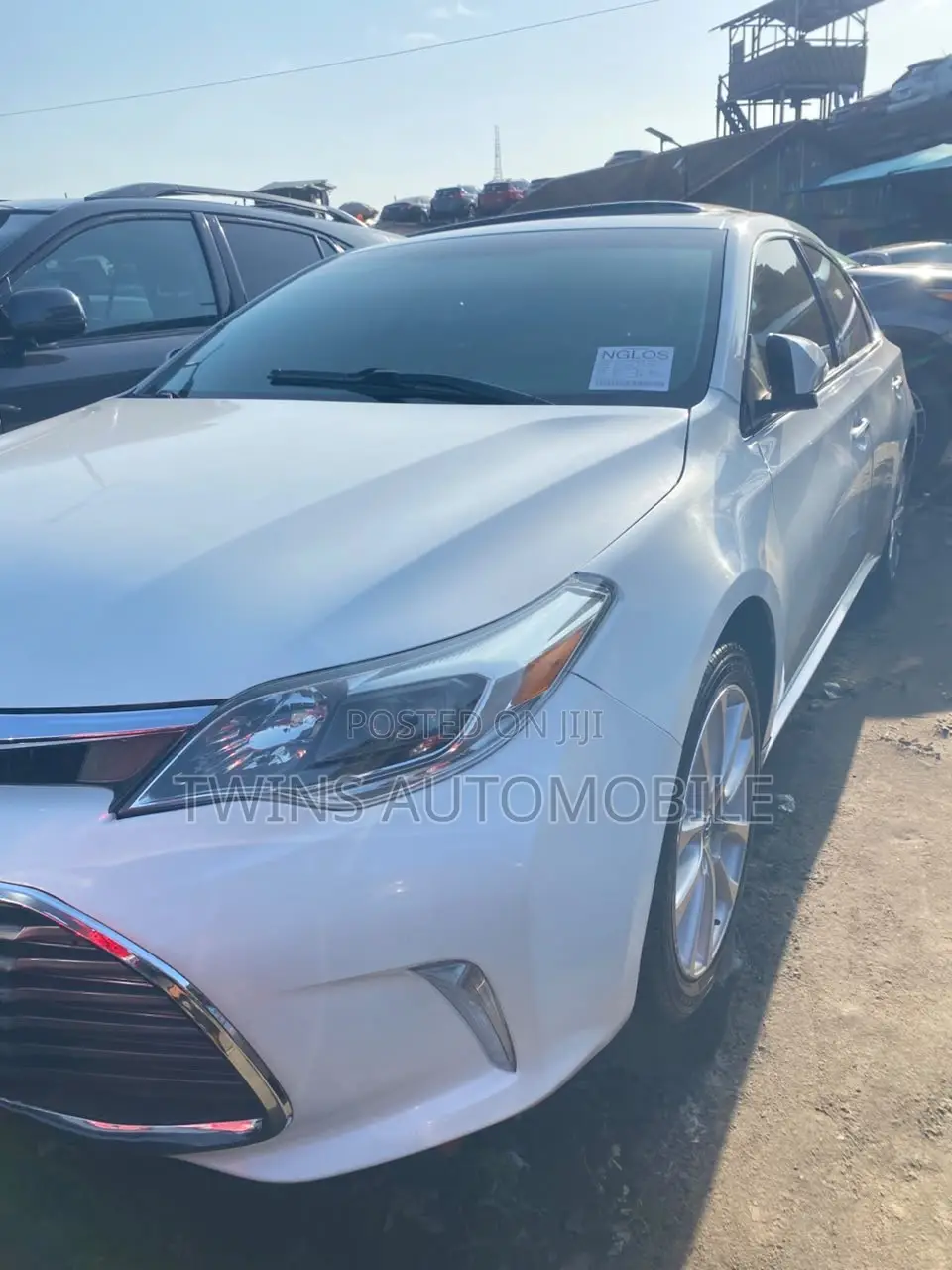 Toyota Avalon Limited 4dr Sedan (3.5L 6cyl 6A) 2015 White