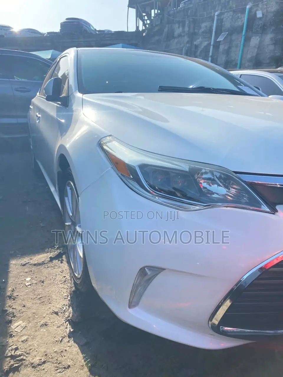 Toyota Avalon Limited 4dr Sedan (3.5L 6cyl 6A) 2015 White