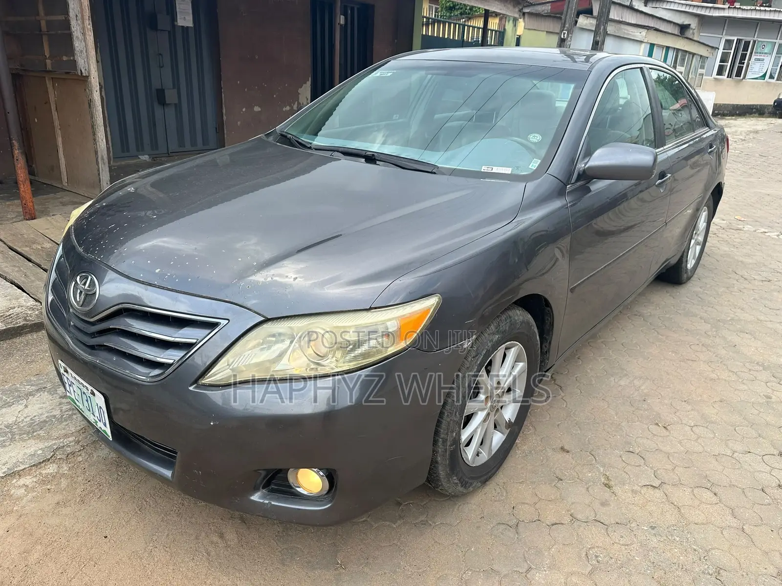 Toyota Camry XLE 4dr Sedan (2.5L 4cyl 6A) 2011 Gray
