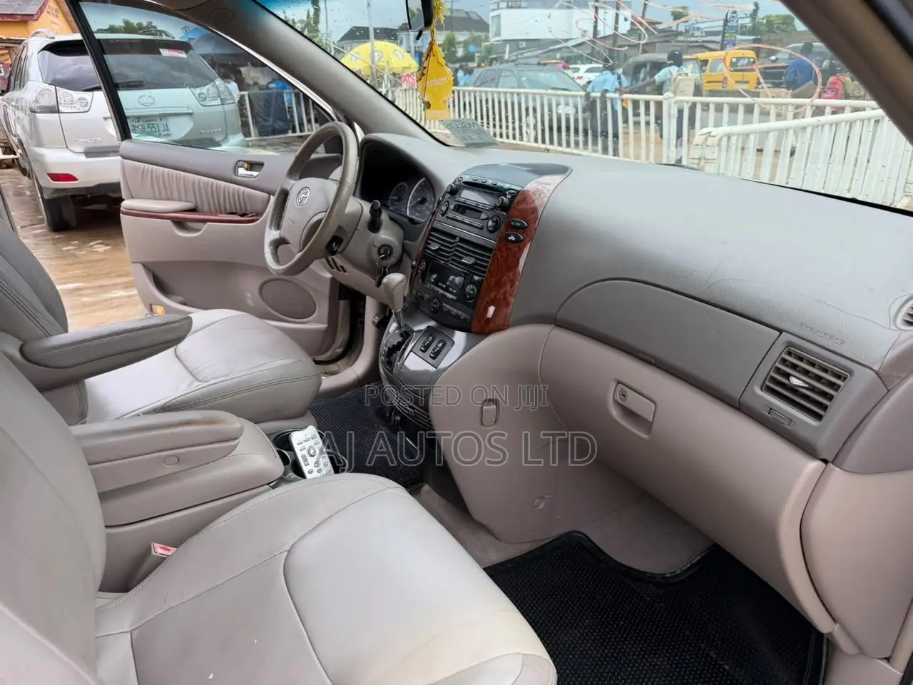 Toyota Sienna 2006 Gold