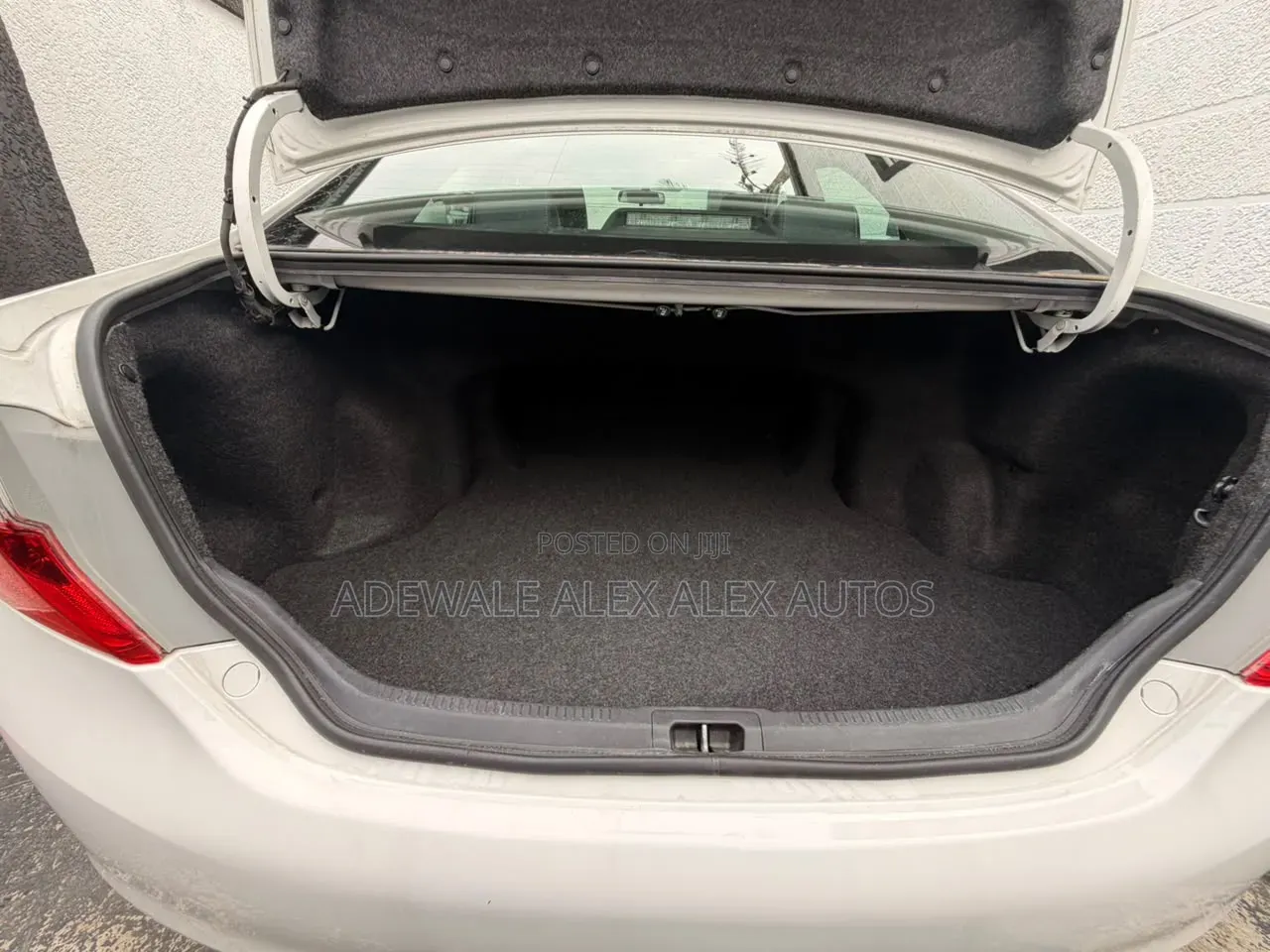 Toyota Camry SE 4dr Sedan (2.5L 4cyl 6A) 2014 White