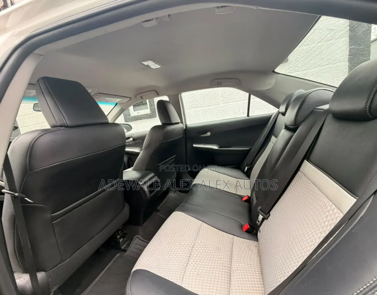 Toyota Camry SE 4dr Sedan (2.5L 4cyl 6A) 2014 White