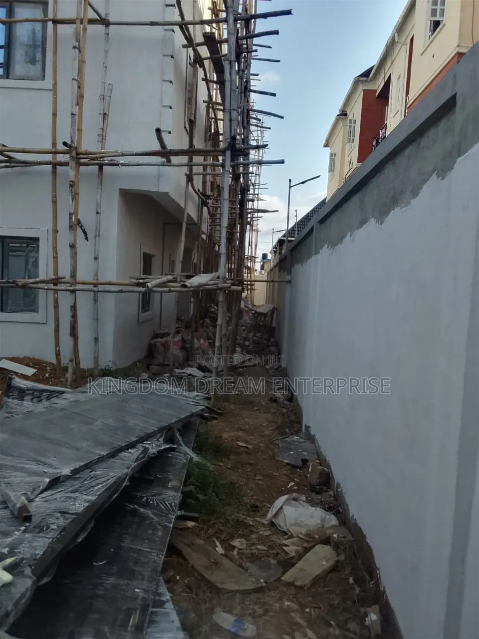 3bdrm Block of Flats in Isolo Lagos State, Oke-Afa for rent