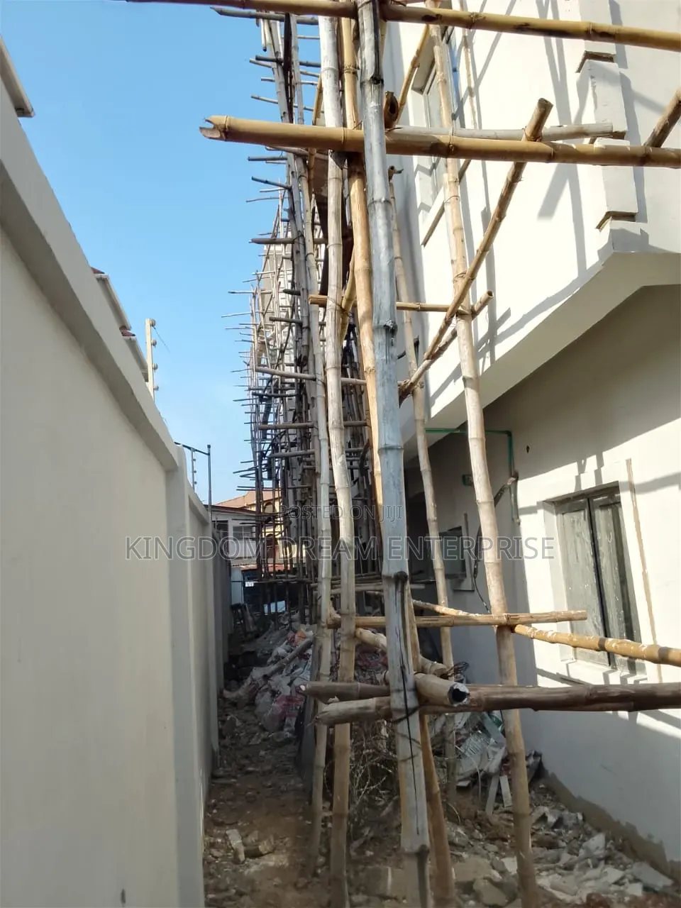 3bdrm Block of Flats in Isolo Lagos State, Oke-Afa for rent