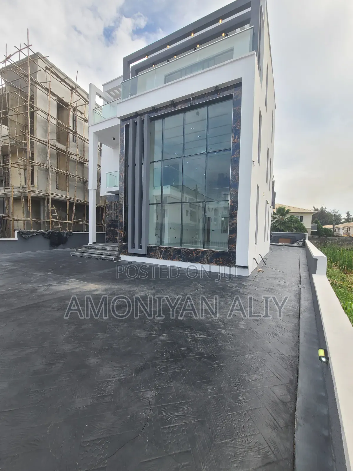 5bdrm Mansion in Megamond Estate, Ikota for sale