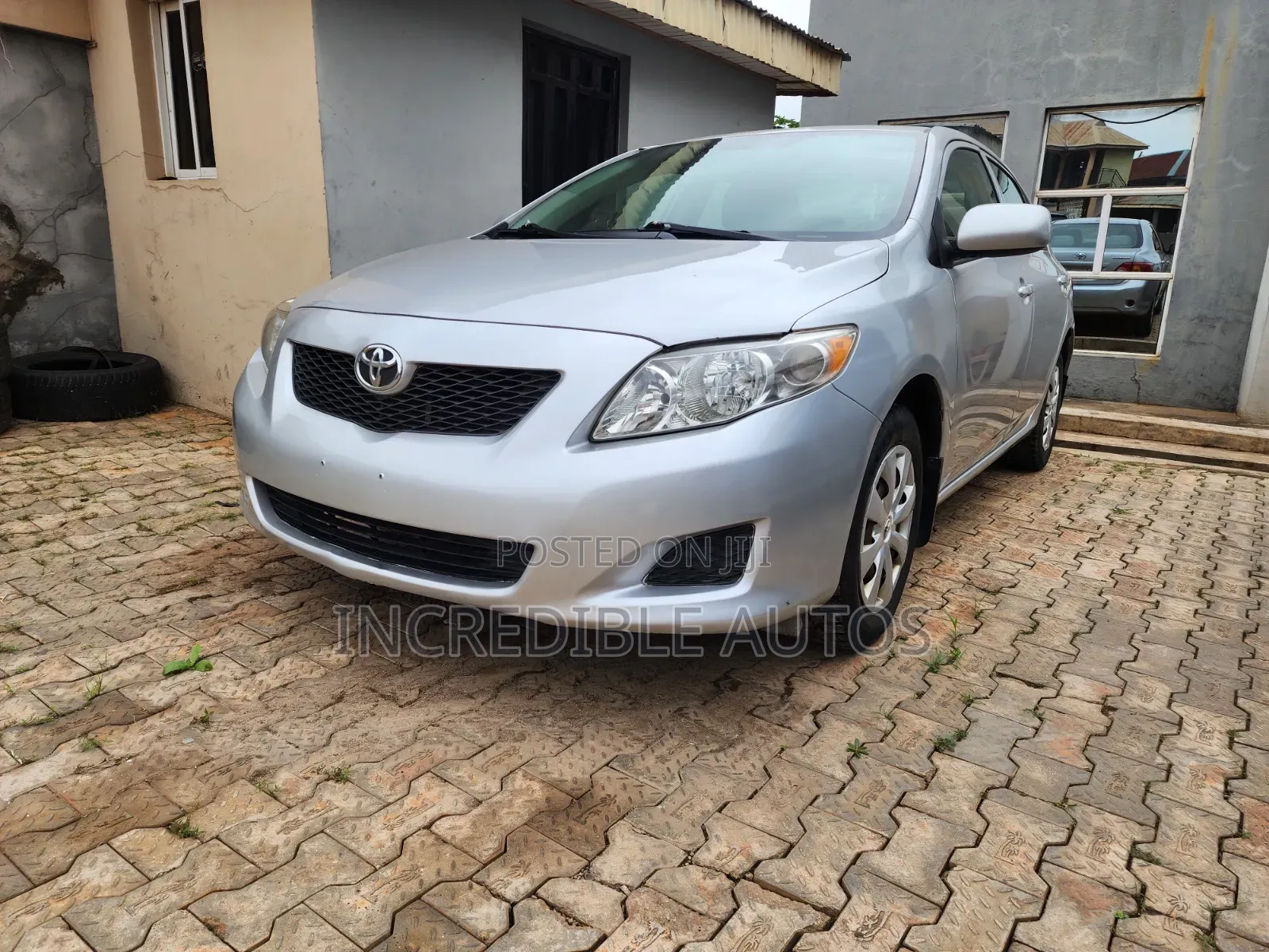 Toyota Corolla LE 4dr Sedan (1.8L 4cyl 4A) 2010 Silver