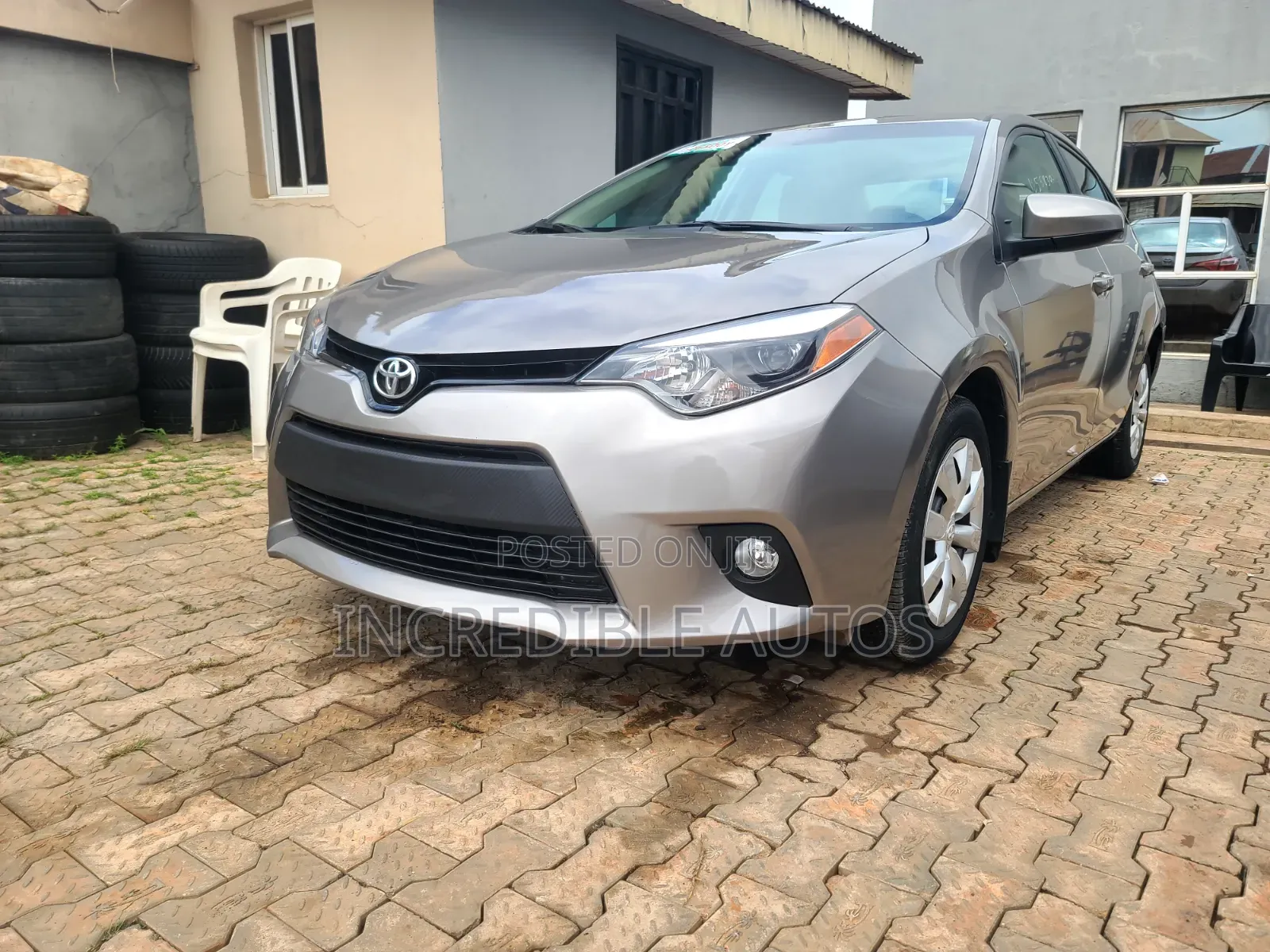 Toyota Corolla LE 4dr Sedan (1.8L 4cyl CVT) 2014 Beige