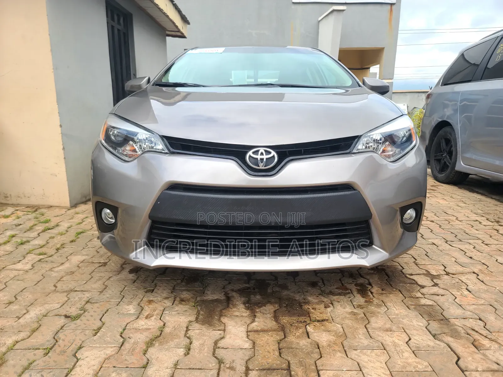 Toyota Corolla LE 4dr Sedan (1.8L 4cyl CVT) 2014 Beige