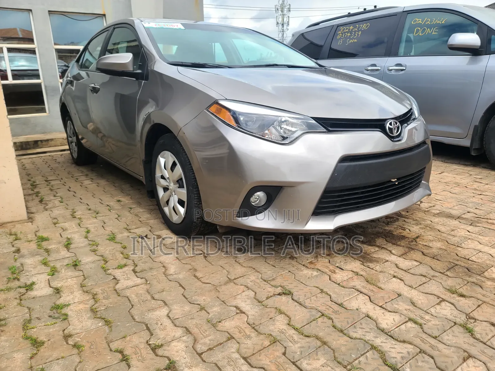 Toyota Corolla LE 4dr Sedan (1.8L 4cyl CVT) 2014 Beige